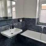 Moderne 100qm Mit Großzügigen Balkon Für 6 * Niederdorla