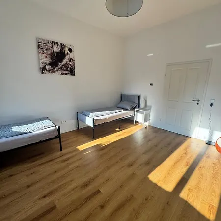 Apartment Moderne 100qm Mit Grosszuegigen Balkon Fuer 6 *