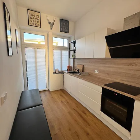 Appartement Moderne 100qm Mit Grosszuegigen Balkon Fuer 6 *