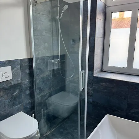 Moderne 100qm Mit Grosszuegigen Balkon Fuer 6 Appartement