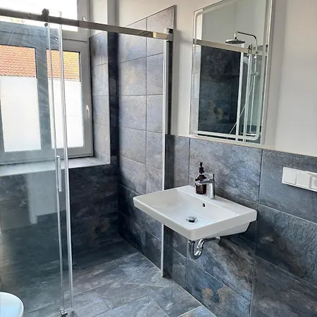 Moderne 100qm Mit Grosszuegigen Balkon Fuer 6 Apartment Niederdorla
