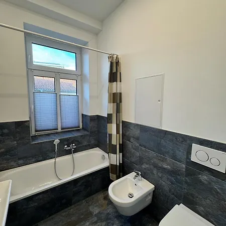 Moderne 100qm Mit Grosszuegigen Balkon Fuer 6 Apartment Niederdorla
