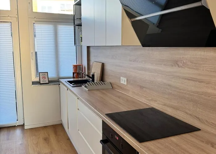 Appartement Moderne 100qm Mit Grosszuegigen Balkon Fuer 6